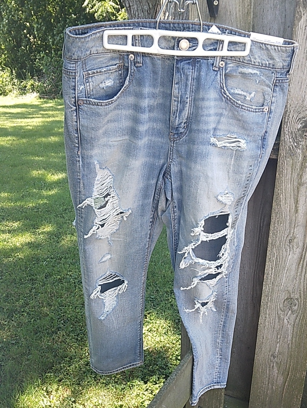 American Eagle Outfitters Light Blue Distressed Ankle Jeans